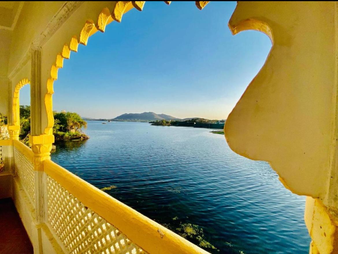 Vallabhgarh A Lake Facing Balcony Udaipur Exterior foto